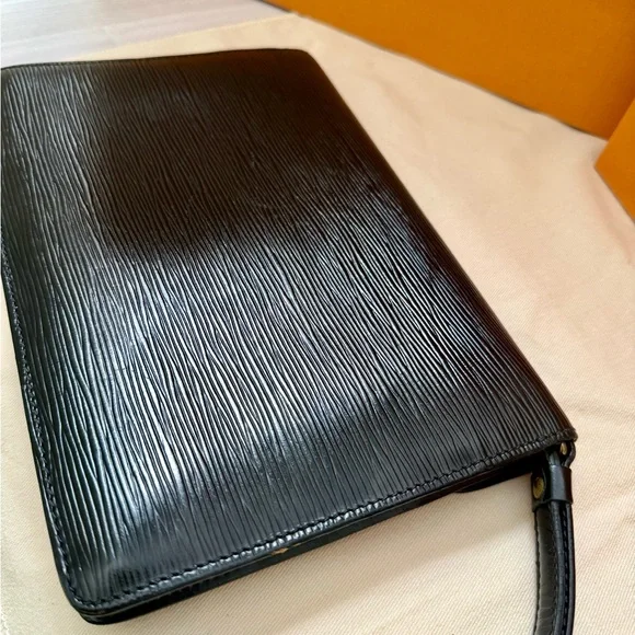 Louis Vuitton Epi Pochette Sellier Draggone Black Clutch Bag